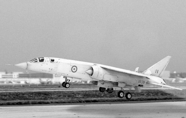 TSR2_8177BW